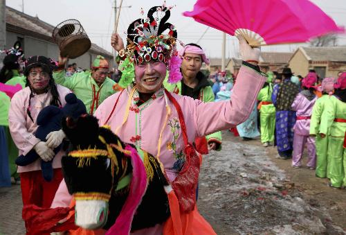 Jubilant Yangge dance performances in Tianjin