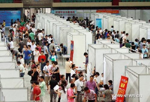 Job fair in Tianjin heats up