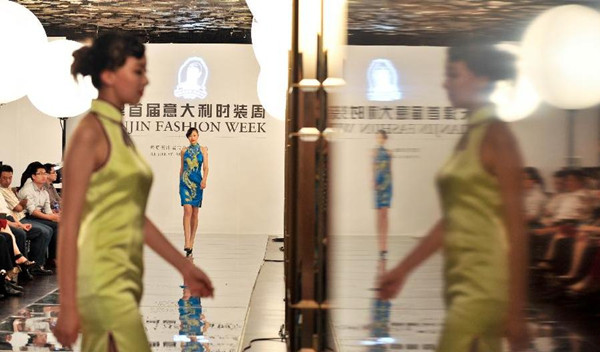 Cheongsam show held in 1st Tianjin Italian Fashion Week