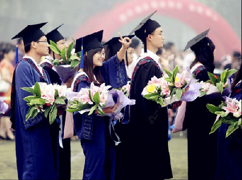 Graduation ceremony held at Tianjin University of Commerce