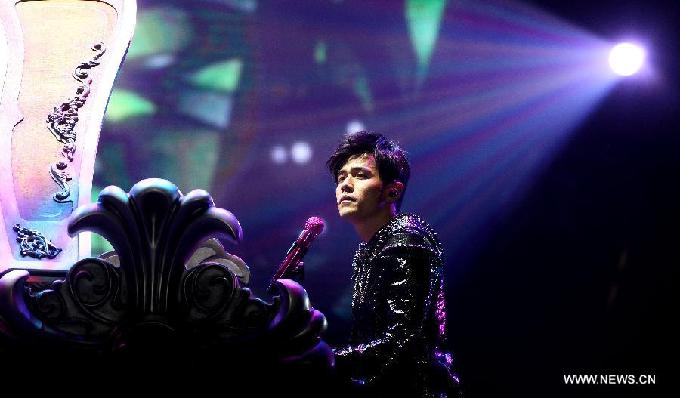 Singer Jay Chou holds concert in Tianjin