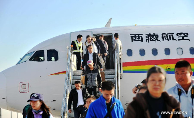 Maiden flight of Tibet Airlines' Lhasa-Tianjin route arrives in Tianjin