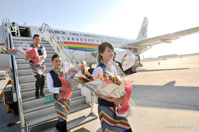 Maiden flight of Tibet Airlines' Lhasa-Tianjin route arrives in Tianjin