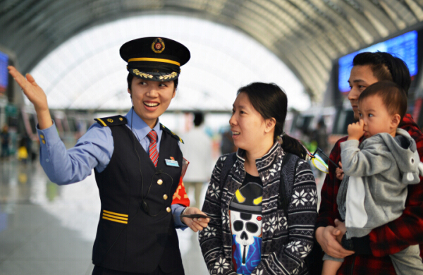 Tianjin railways see return-trip travel peak after festival