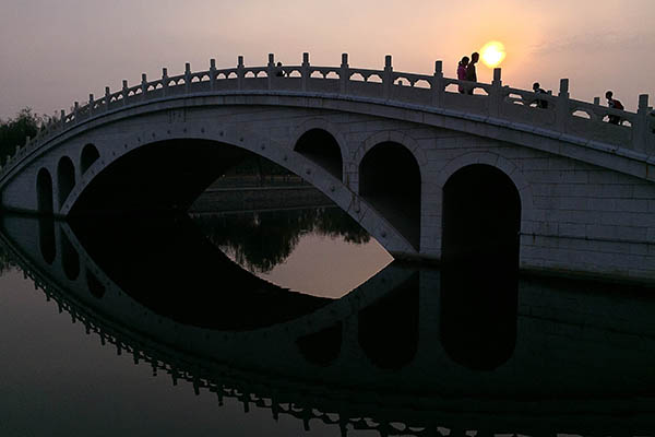 Tianjin develops canal tourism