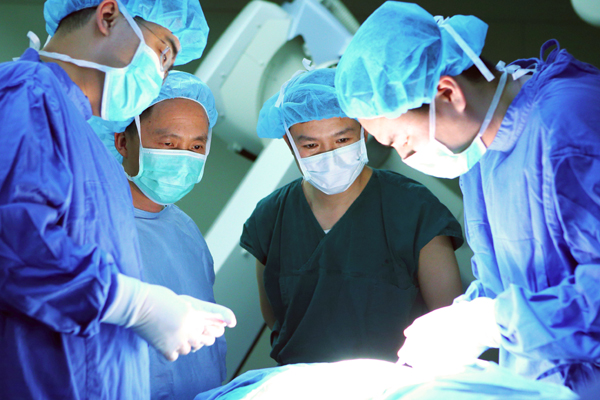 Tianjin gives the first transplant to heal spinal cord injury