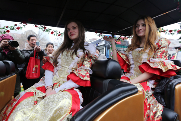 Tianjin holds foreign style temple fair to celebrate Spring Festival