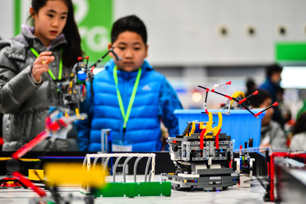 Tianjin holds global robot competition