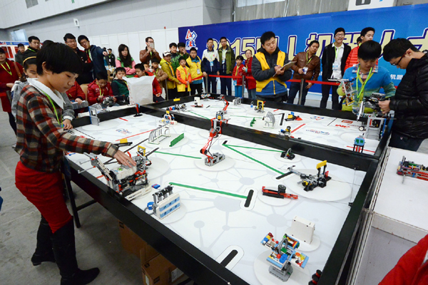 Tianjin holds global robot competition