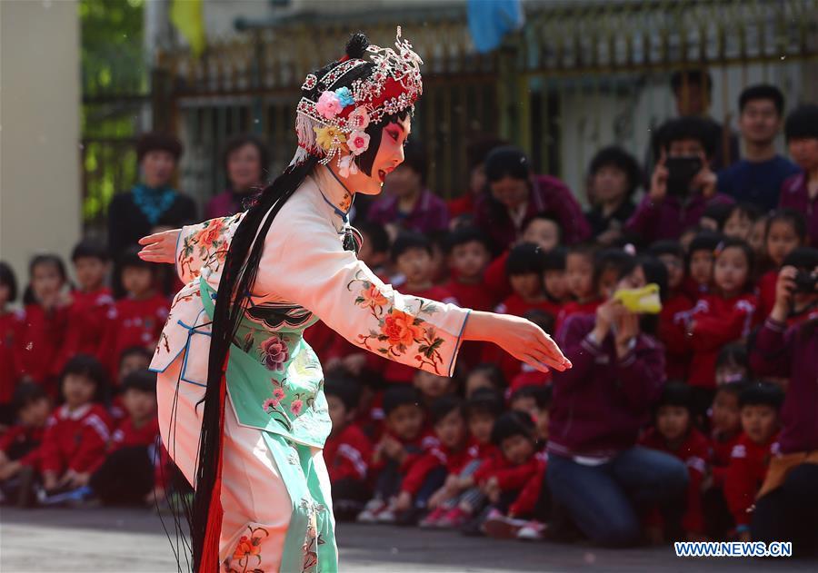 Peking Opera promoted at kindergarten in Tianjin