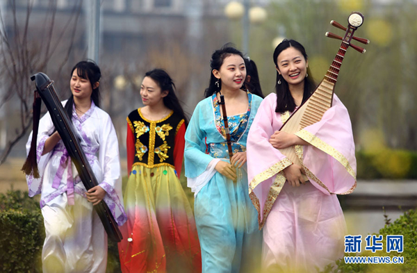 College students embrace traditional Chinese culture