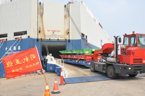 World’s largest solar hybrid boat anchored at Tianjin Port