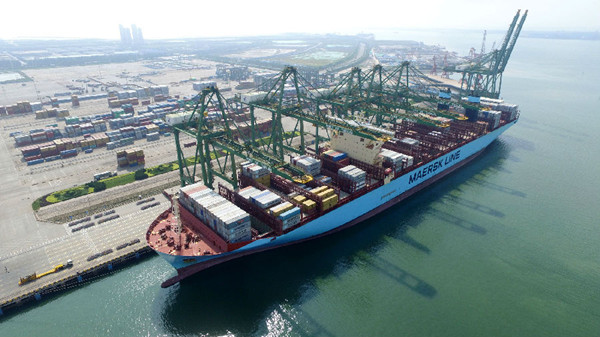 The largest container liner comes into service in Tianjin Port