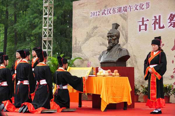 Traditional Han costume seen at commemorative ceremony to honor Qu Yuan