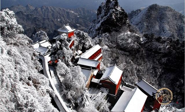 The beauty of the Wudang Mountains covered in snow