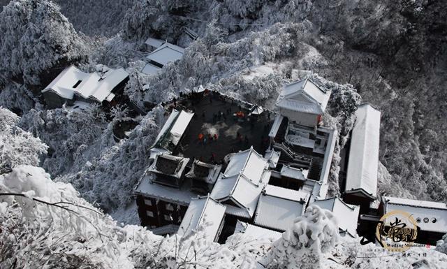 The beauty of the Wudang Mountains covered in snow