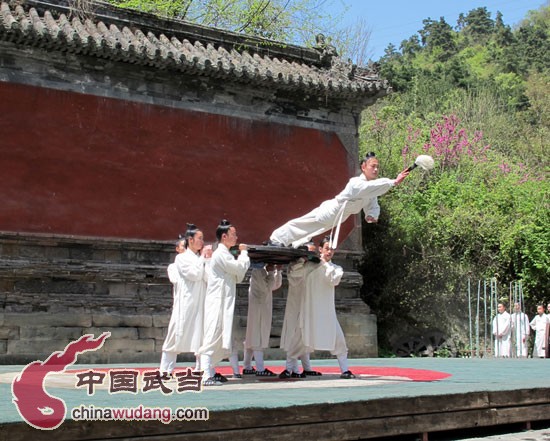 Foreigners in China shoots in Wudang