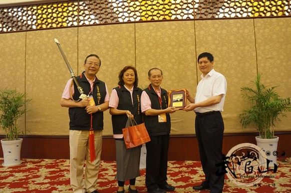 Taiwan Taoist delegation visits Wudang Mountains