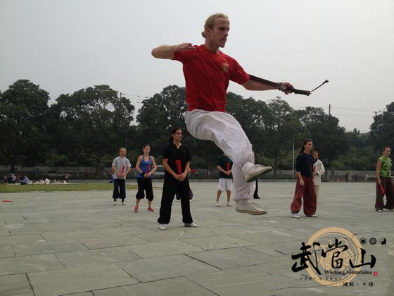 Overseas disciples perform Wudang kung fu on CCTV