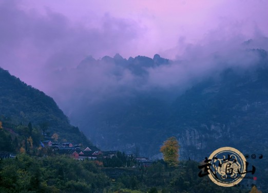 Enjoy Wudang scenery in Jinding