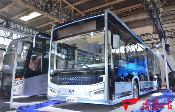 Xiamen 5G bus debuts at intl expo