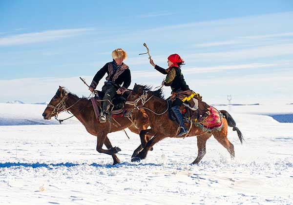 Snow draws millions to Xinjiang