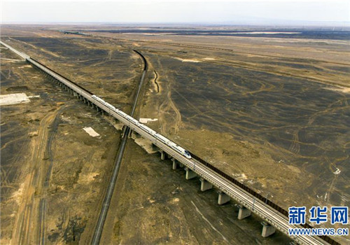 Lanzhou-Xinjiang railway boosts travel conveniences