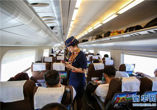 Lanzhou-Xinjiang railway boosts travel conveniences