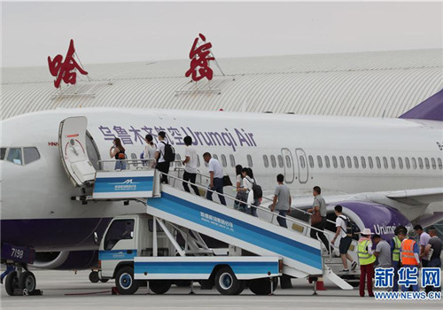 Maiden flight connects Urumqi and Zhengzhou