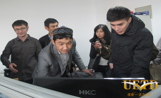 Kazakhstan media delegation visits Urumqi