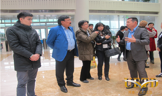 Kazakhstan media delegation visits Urumqi