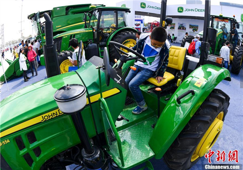 Modern agricultural machinery farms success in Urumqi