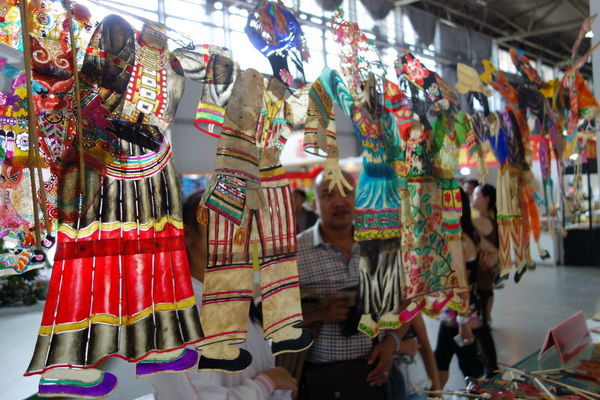 Handicraft works are highly welcomed at Yunnan Cultural Industry Expo
