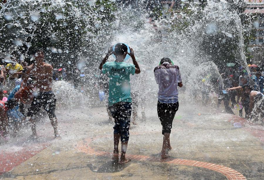 Water-sprinkling festival celebrated by people of Dai ethnic group in SW China