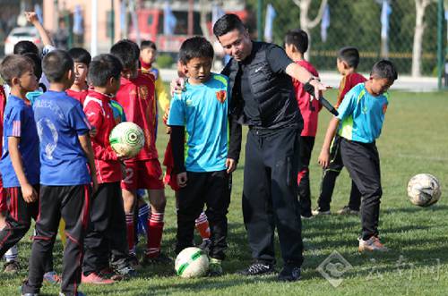 Yunnan hosts football league, encourages youth to play