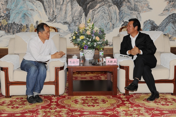 Wang Minzheng meets with Yunnan Wulong Automobile Co delegation