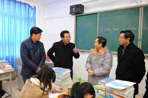 Kunming supervises and supports two developing zones