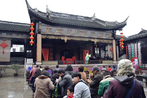 Zhouzhuang displays spectacular folk custom activities