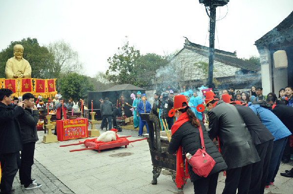 Zhouzhuang displays spectacular folk custom activities