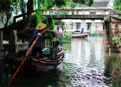 Recall old film scenes in Zhouzhuang