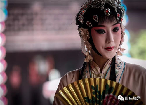 Relish ancient opera in Zhouzhuang