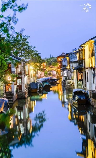 Snapshots of night view of Zhouzhuang