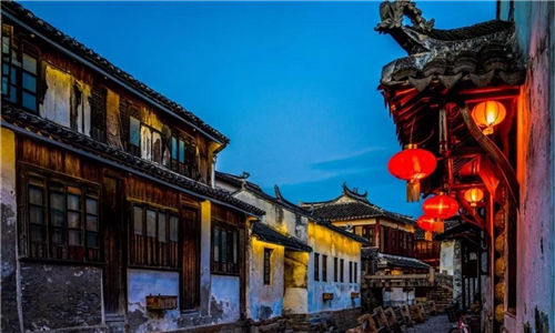 Snapshots of charming night view of Zhouzhuang