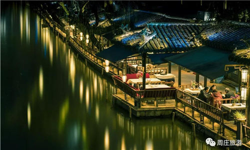 A night tour of Zhouzhuang