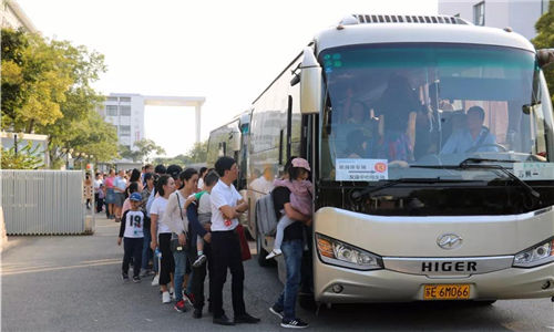 Zhouzhuang embraces tourist boom during Labor Day holiday