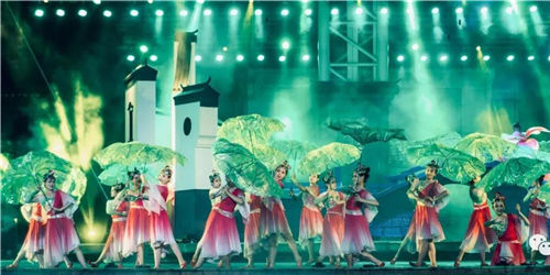 Enjoy night shows in Zhouzhaung