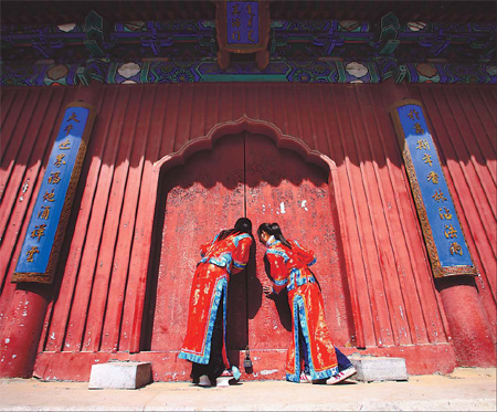 Qing palace sale attracts State companies' interest