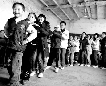 Students without hukou struggle to get in classrooms