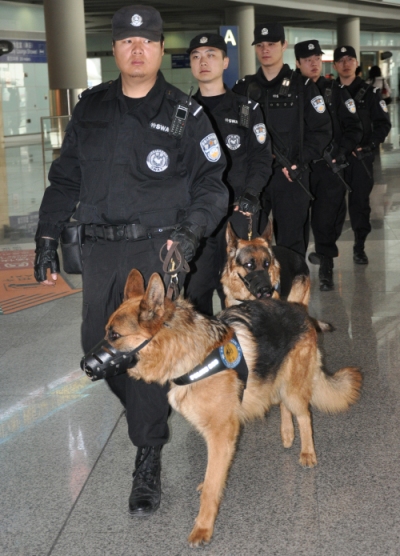 Armed cops step up patrols at city airport