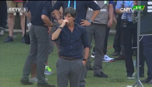 Loew picks his nose again<BR>德主帅勒夫挖鼻屎(图)